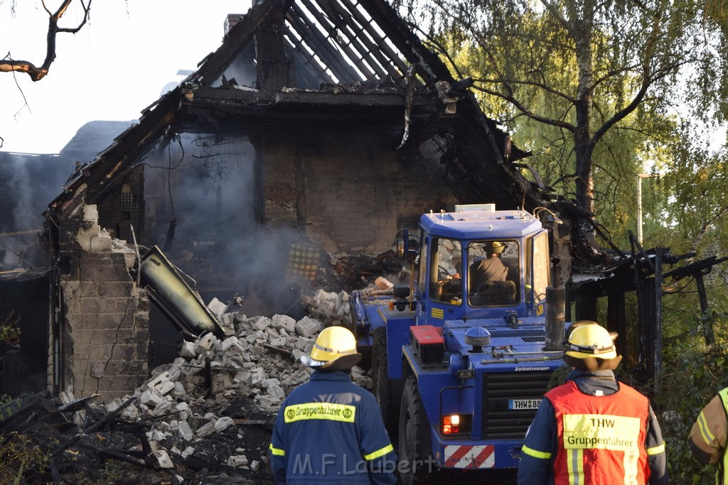 Grossfeuer Einfamilienhaus Siegburg Muehlengrabenstr P0992.JPG - Miklos Laubert